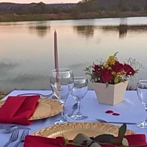 CENA ROMÁNTICA A LA ORILLA DEL LAGO